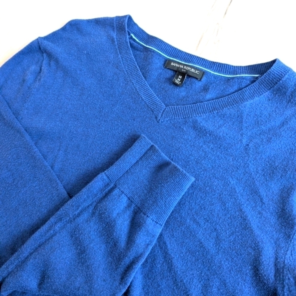 Banana Republic Elegant Blue V-Neck Sweater with Textured Knit